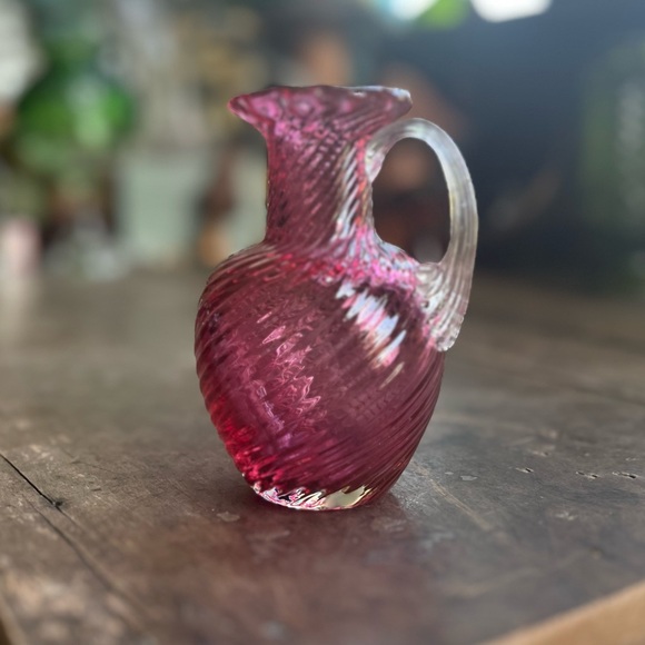 MINI CRANBERRY SWIRL PITCHER WITH CLEAR APPLIED HANDLE VTG MINIMALISM DECOR - Picture 14 of 14